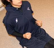 背中や腰を伸ばして正面を見る